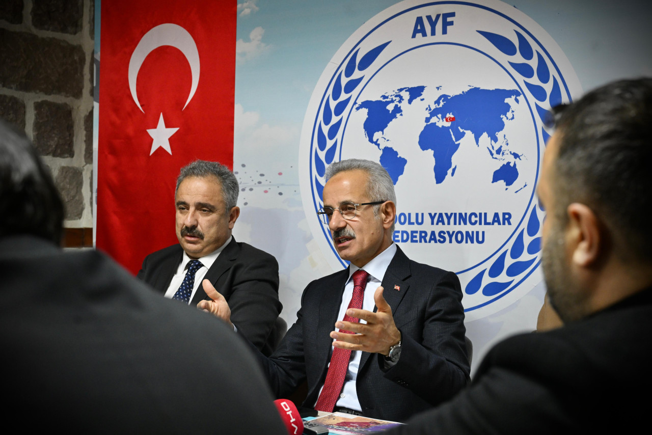 bakan uraloglu suriyenin havayolu ve demiryolu altyapisi turkiye eliyle yenilenecek 0 YMT9zjBM