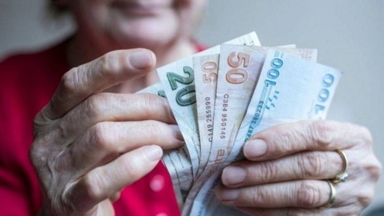 DİSK: En düşük emekli maaşı minimum fiyat düzeyine çekilmeli