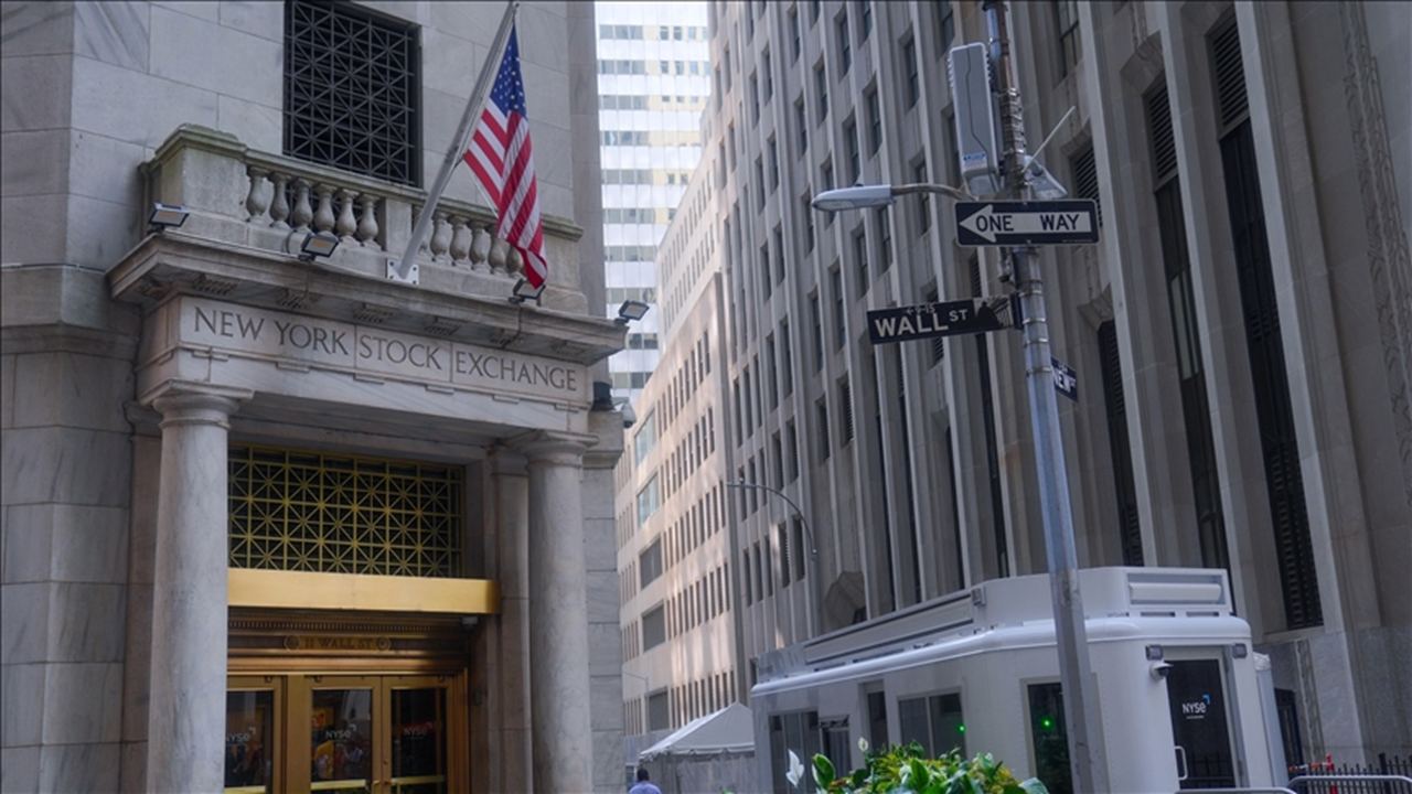 Haftanın son süreç gününde New York borsası düşüşle açıldı