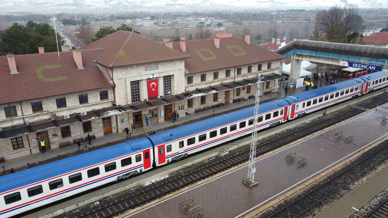 Yeni dönemin birinci seferi yapıldı! Turistik Doğu Ekspresi Erzincan’a ulaştı
