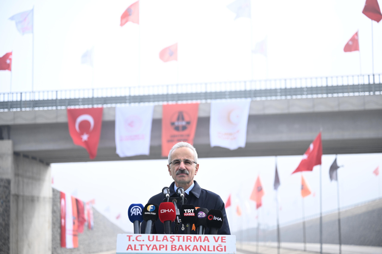bakan uraloglu duyurdu harput yolu trafige acildi seyahat muhleti 8 dakikaya dustu 0 ndBCglkm