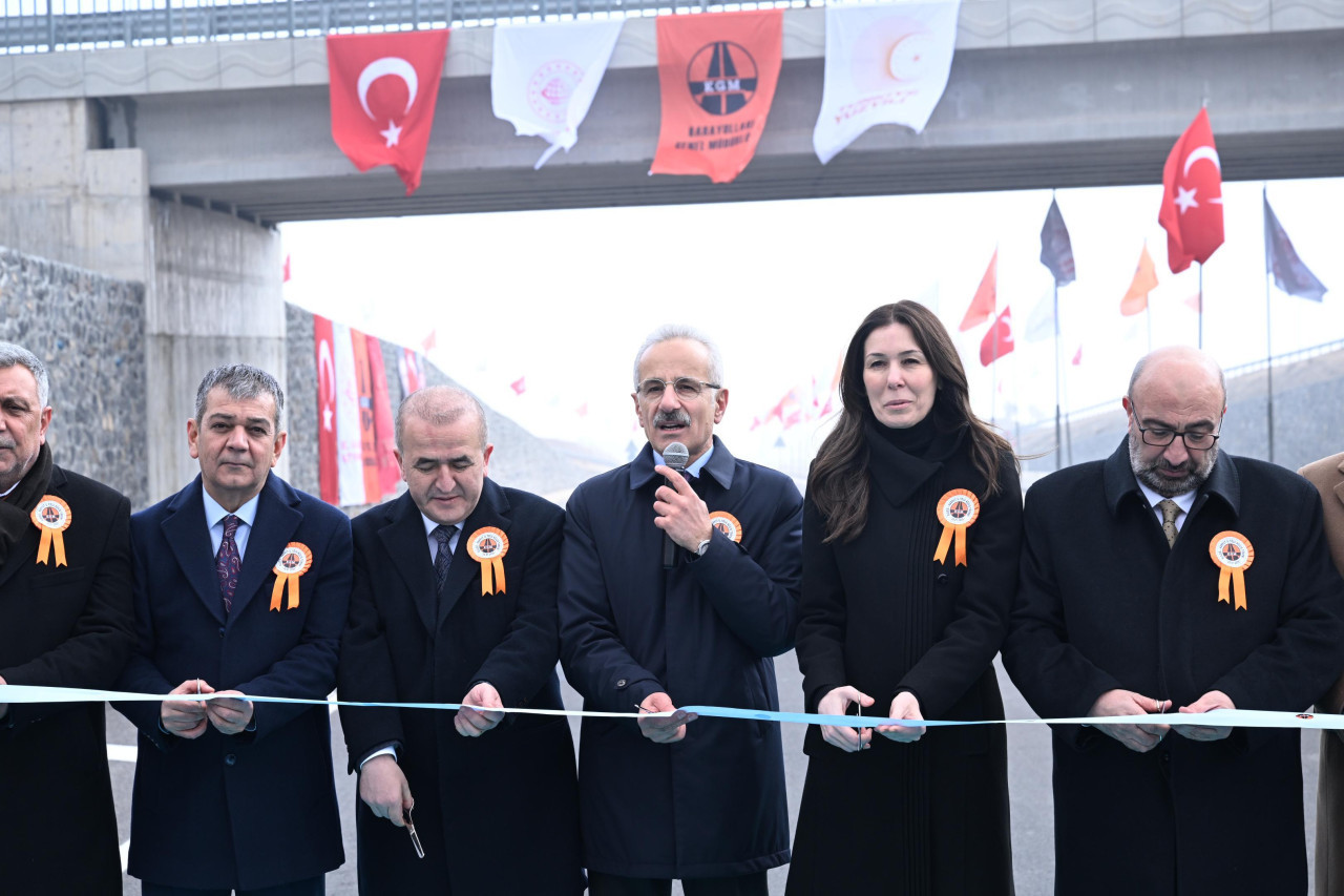 bakan uraloglu duyurdu harput yolu trafige acildi seyahat muhleti 8 dakikaya dustu 1 wLRZ3UBf