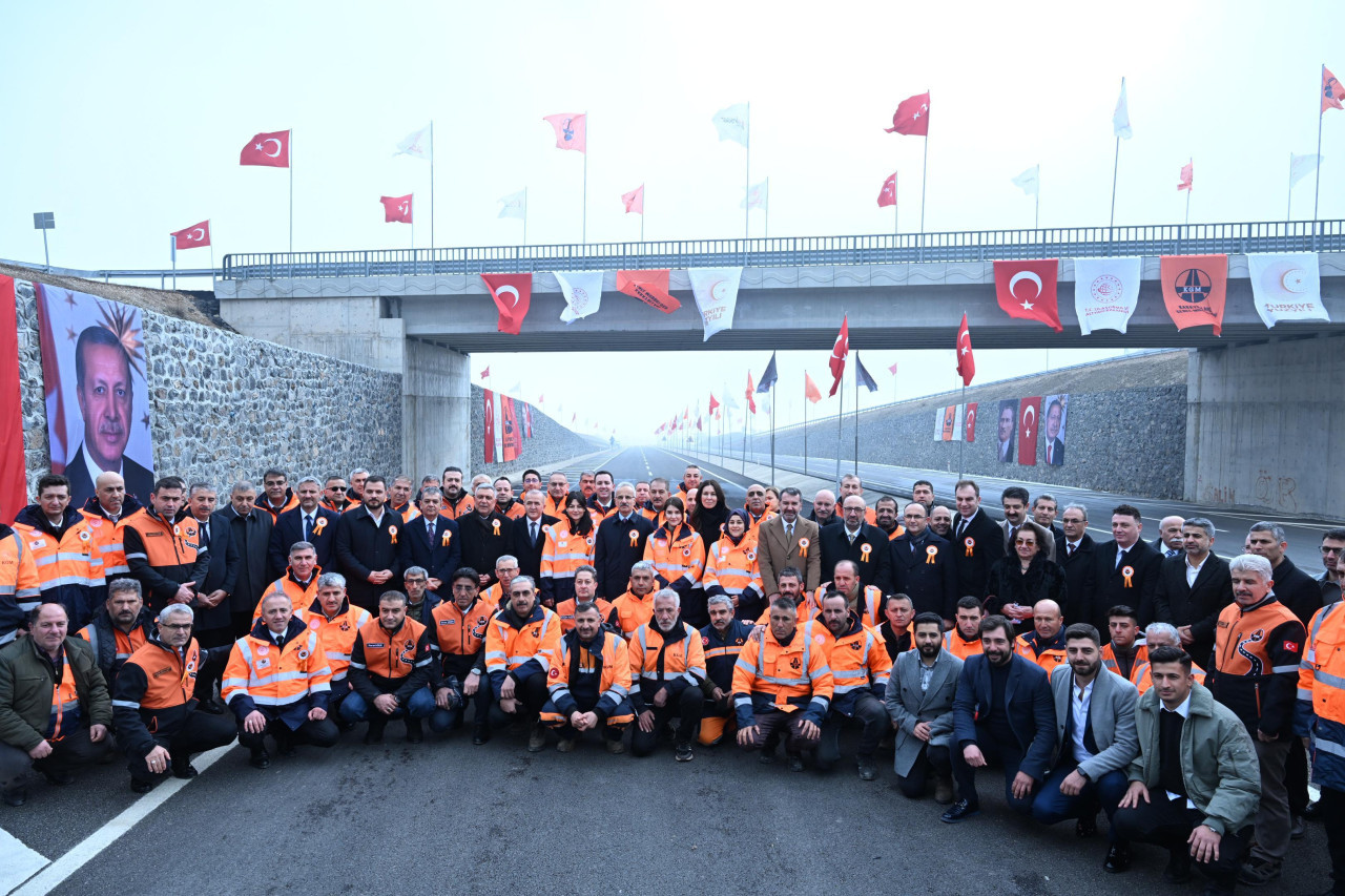 bakan uraloglu duyurdu harput yolu trafige acildi seyahat muhleti 8 dakikaya dustu 2 FBD5I9Zu