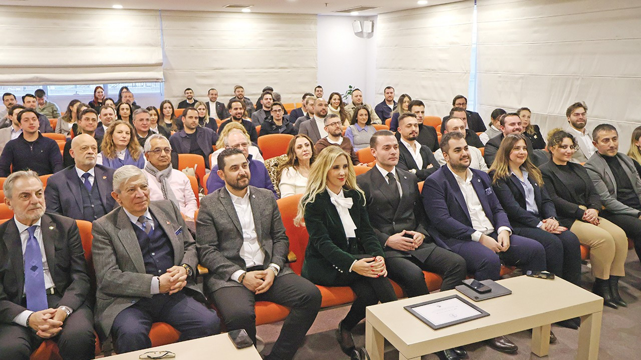 Özlem Sarsın’dan Trump’ın İkinci Dönemi ve Küresel Ticaret Savaşları Üzerine Değerlendirmeler