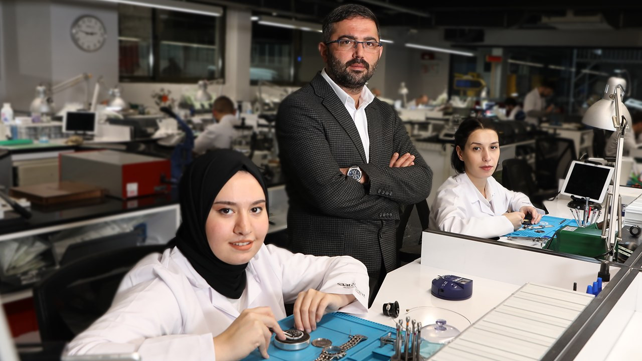 saatsaat incelikli is projesiyle bolume bayan saat ustalari kazandiriyor 0